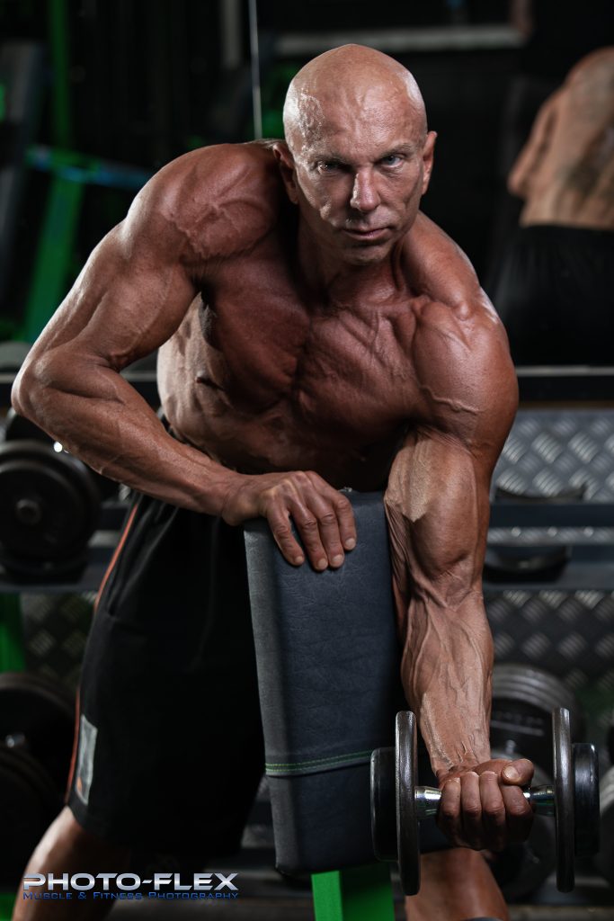 gym photoshoot idea men arm curl